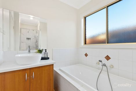 Property photo of 32 Strabane Way Hampton Park VIC 3976