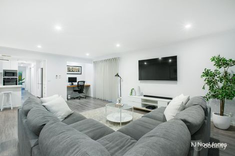 Property photo of 31 Wyuna Walk Mooroolbark VIC 3138