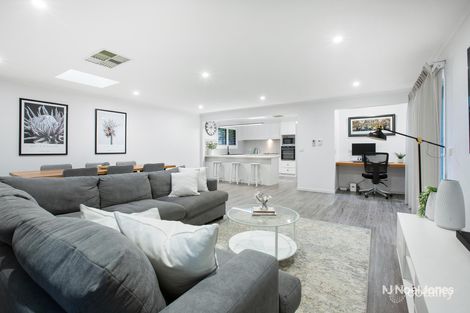 Property photo of 31 Wyuna Walk Mooroolbark VIC 3138