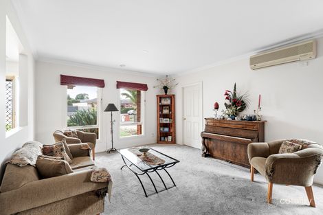 Property photo of 2 Pratt Close Taylors Lakes VIC 3038