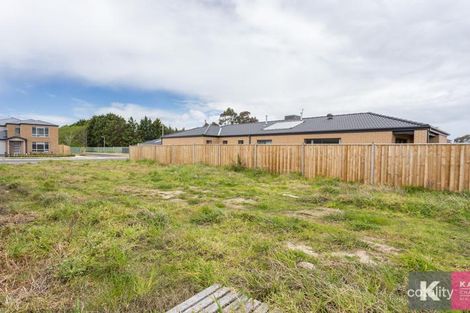 Property photo of 15 Double Delight Drive Beaconsfield VIC 3807