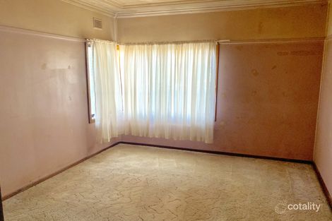 Property photo of 21 Chisholm Crescent Bradbury NSW 2560
