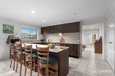 Property photo of 2 Persimmon Lane Pakenham VIC 3810