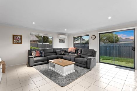 Property photo of 2 Persimmon Lane Pakenham VIC 3810