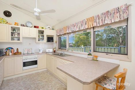 Property photo of 10 Kippara Place Bradbury NSW 2560