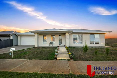 Property photo of 76 Hawking Crescent Fraser Rise VIC 3336