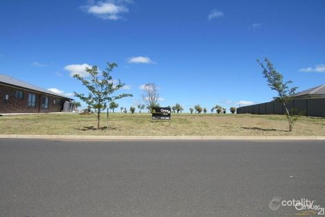 4 Peak Dr, Hillvue, NSW 2340