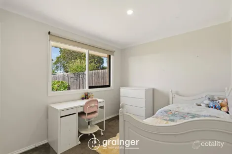 Property photo of 11 Bysouth Court Pakenham VIC 3810