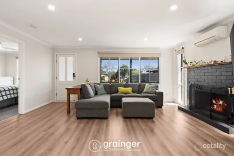 Property photo of 11 Bysouth Court Pakenham VIC 3810