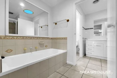 Property photo of 18 Masterton Place Cranbourne East VIC 3977