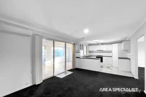 Property photo of 18 Masterton Place Cranbourne East VIC 3977