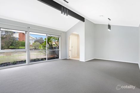 Property photo of 16 Lauren Close Dingley Village VIC 3172