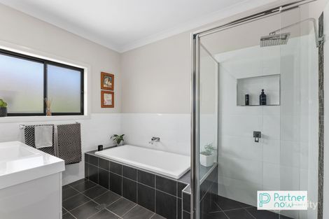 Property photo of 5 Peak Drive Hillvue NSW 2340