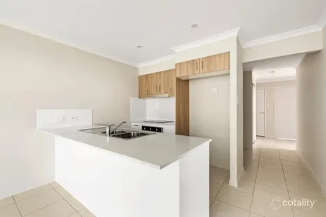 Property photo of 32 Radcliffe Crescent Glenvale QLD 4350