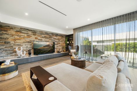 Property photo of 24 Clover Way Helensvale QLD 4212