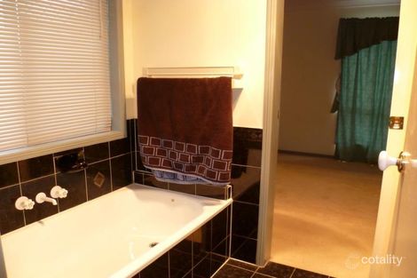Property photo of 98 Laricina Circuit Forest Lake QLD 4078