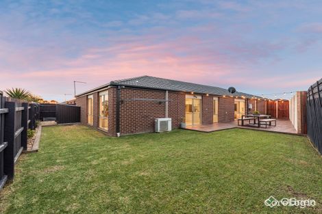 Property photo of 14 Spinebill Court Pakenham VIC 3810