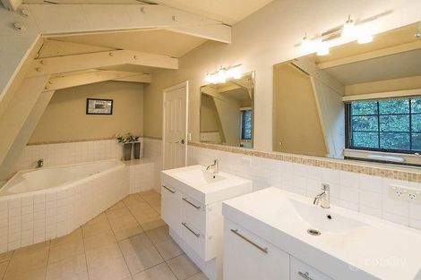 Property photo of 52 Basildon Road Lesmurdie WA 6076