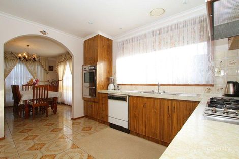 Property photo of 10 Leavesdon Avenue Kealba VIC 3021