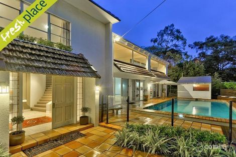 17 Sixth Ave, St Lucia, QLD 4067