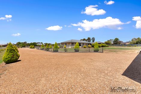 Property photo of 1 Hillview Drive Yarrawonga VIC 3730