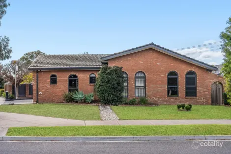 2 Broula Ct, Taylors Lakes, VIC 3038