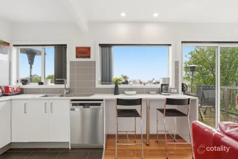 Property photo of 3 Oliver Avenue Lindisfarne TAS 7015