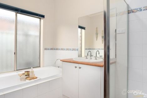 Property photo of 17 Honeysuckle Close Pakenham VIC 3810