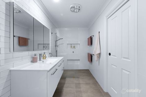 Property photo of 11 Gumnut Close Blaxland NSW 2774