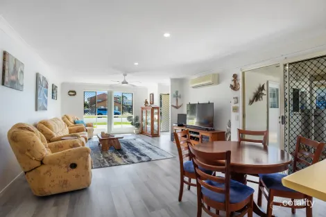 Property photo of 1/10 Hall Avenue Bongaree QLD 4507