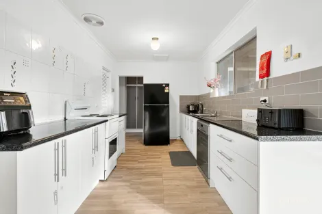 Property photo of 25 Meadow Way Hackham West SA 5163