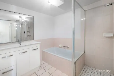 Property photo of 7/16 Stanhill Drive Surfers Paradise QLD 4217