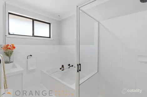 Property photo of 8 Syringa Place Orange NSW 2800