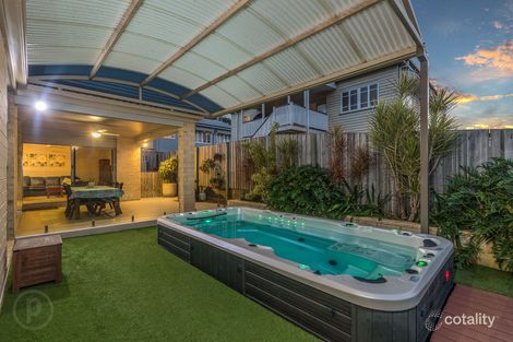 Property photo of 7 Pickthorne Street Holland Park West QLD 4121