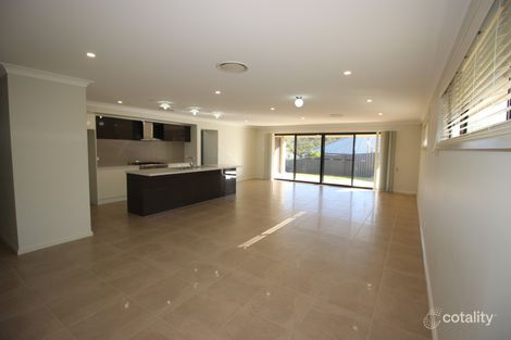 Property photo of 28 Boyne Crescent Cameron Park NSW 2285