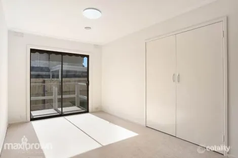 Property photo of 1/16 Kingloch Parade Wantirna VIC 3152