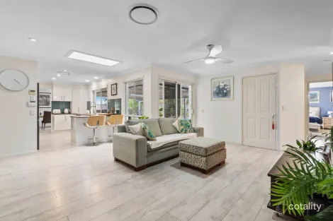 Property photo of 35 Monterey Keys Drive Helensvale QLD 4212