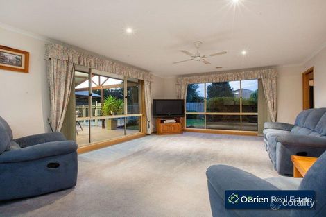 Property photo of 12 Loxford Court Narre Warren South VIC 3805