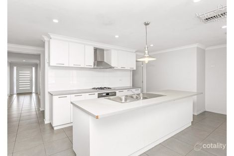 Property photo of 31 Tantoon Circuit Forest Hill NSW 2651