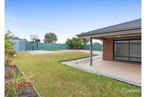 Property photo of 31 Tantoon Circuit Forest Hill NSW 2651