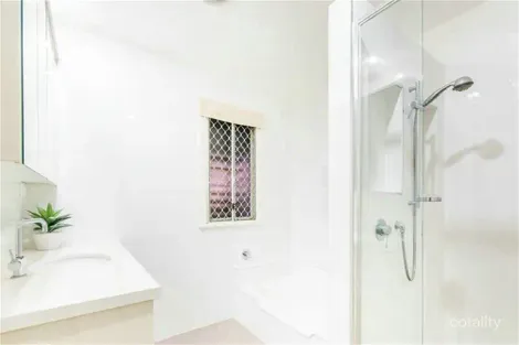 Property photo of 34 Cresthaven Drive Mansfield QLD 4122