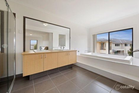 Property photo of 18 Watersedge Cove Point Cook VIC 3030