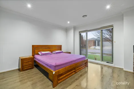 Property photo of 9 Miro Way Fraser Rise VIC 3336