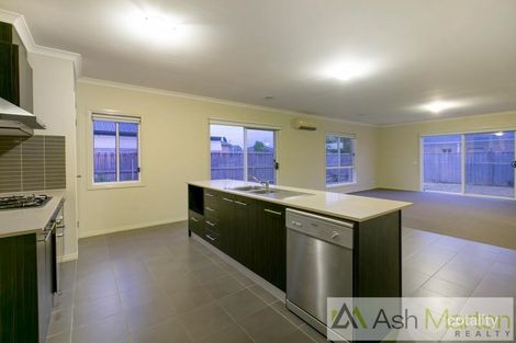 Property photo of 15 Dunferline Crescent Cranbourne VIC 3977