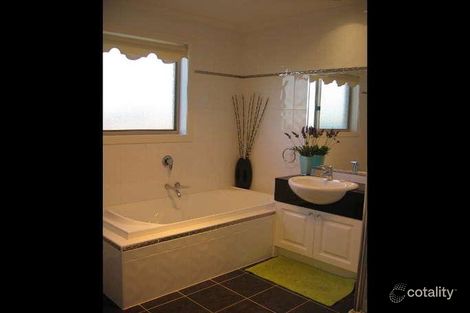 Property photo of 122 Lake View Boulevard Keysborough VIC 3173