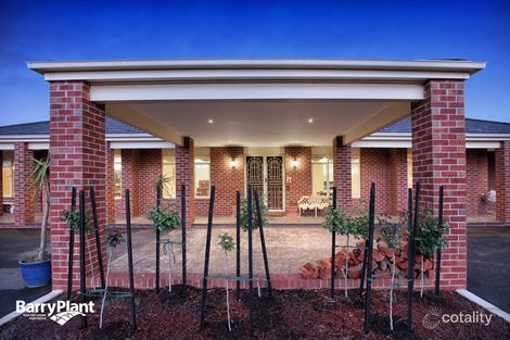Property photo of 30 Canowindra Close Mickleham VIC 3064