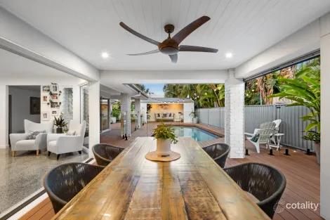 Property photo of 17 Denawen Street Palm Beach QLD 4221