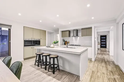 Property photo of 29 Flanagan Crescent Cranbourne South VIC 3977