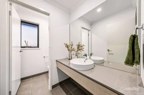 Property photo of 29 Flanagan Crescent Cranbourne South VIC 3977