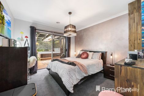 Property photo of 25 Olympic Circuit Strathtulloh VIC 3338